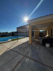 Chalet in Arahal. Chalet en monte alto , vereda espartero