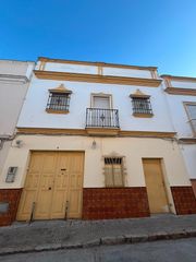 Haus in Arahal. Vivienda totalmente diáfana dividida en 3 plantas , antigua carp