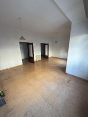 Pis en Avenida del rey santo 17. Oportunidad para crear tu hogar