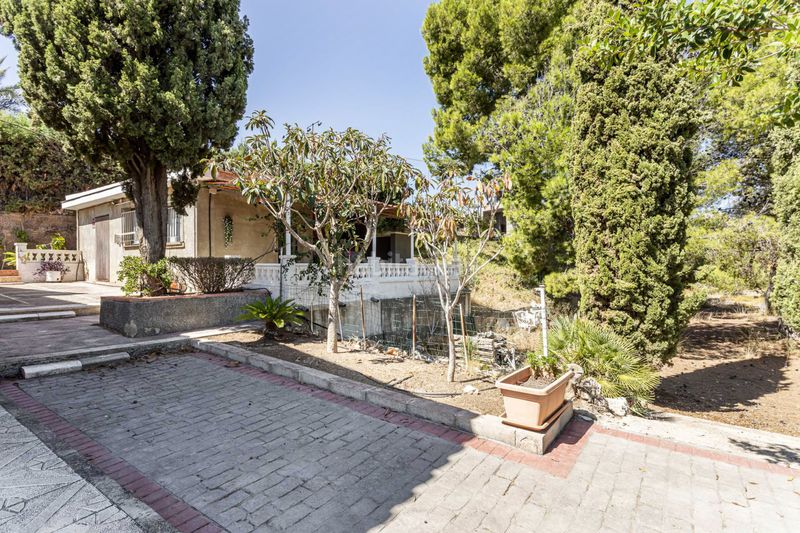 Foto a43ce7cf-6941-4508-8b92-68550f4ec87d. Casa amb calefacció piscina a Parque de la Bombilla Llíria