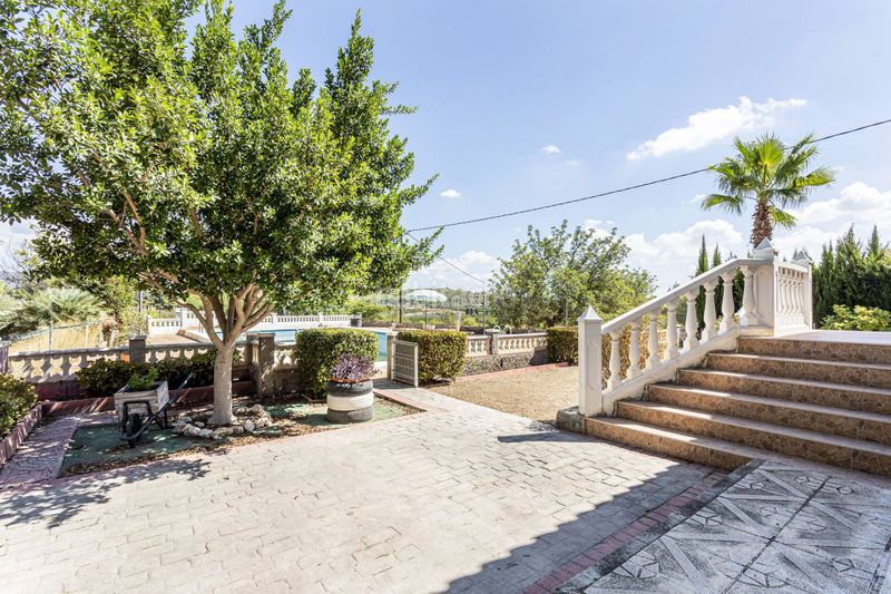 Foto ff1c26f6-d472-4880-ab0a-04421366b161. Casa amb calefacció piscina a Parque de la Bombilla Llíria