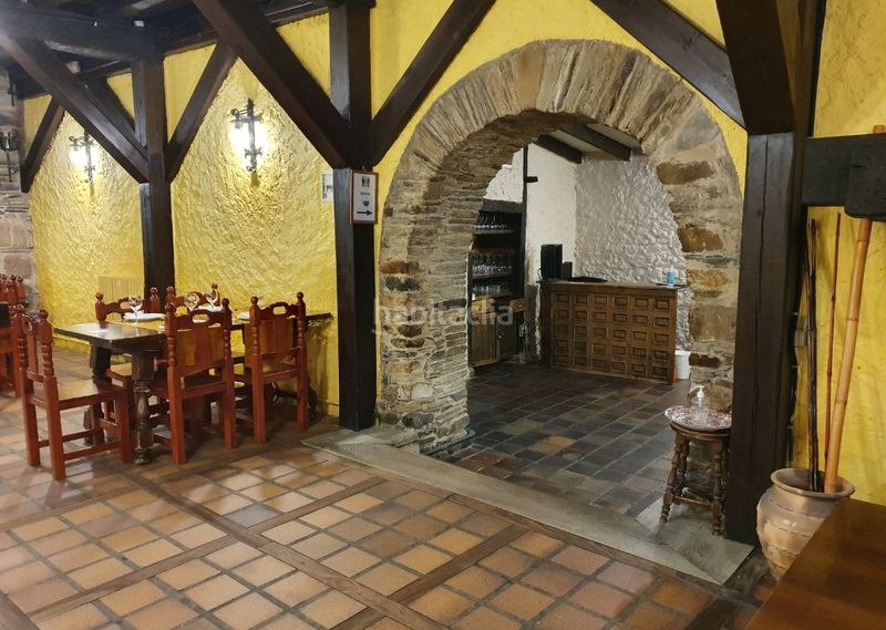 Foto e138d100-7c39-4484-bc4c-e9318c8091d8. Local comercial a calle santa maría 29 a Cacabelos