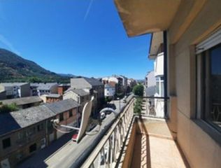 Pis a Avenida de portugal 104. Piso con terraza en flores del sil