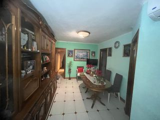 Flat  Passatge beethoven. Piso con dos habitaciones y un despacho