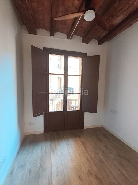 Foto 92250ffe-a432-43dd-919c-83b3cc324a2d. Pis a Sant Antoni Barcelona