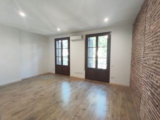 Piso  Ronda de sant antoni. Piso reformado en sant antoni - barcelona
