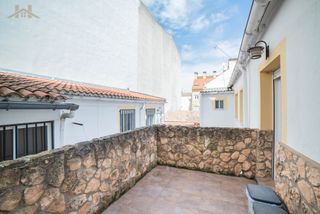 House in Nuevo Aranjuez-Ciudad de las Artes. Chalet adosado en venta en calle de san fernando