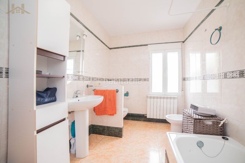 Foto 682dde64-ef7b-4c92-a40e-c2e1a3b5f8c2. Casa adosada chalet adosado en venta en calle de san fernando en Aranjuez