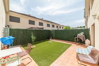 Semi detached house in La Montaña - El Cortijo. Chalet adosado en venta en calle kilimanjaro