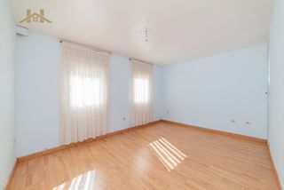 Etagenwohnung  Calle de los olmos. Hogares vende en exclusiva vivienda en c/olmos