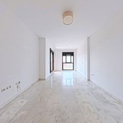 Flat in Casco Antiguo. Vivienda luminosa con terraza en esquina, dormitorio suite y zon