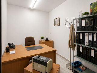 Affitto Ufficio in Calle de eugenio sellés 5. Despacho de 11 m² en alquiler en matadero – eugenio sellés