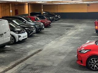 Location Parking moto à Calle de ayala 38. Ótimas plazas de motos con vigilancia 24h y entrada cómoda en sa