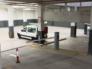 Location Parking voiture à Calle cuclillo 4. La mejor plaza con videovigilancia 24h y entrada cómoda en carab
