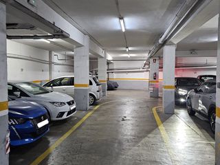 Lloguer Aparcament cotxe a Carrer de l'equador 7. Grande plaza de garaje con vigilancia 24h y entrada cómoda en sa
