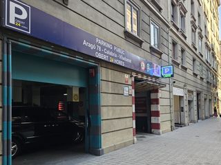 Lloguer Aparcament cotxe a Carrer d'aragó 80. Amplia plaza para coche con vigilancia 24h y entrada cómoda en