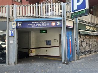 Lloguer Aparcament cotxe a Carrer d'aragó 20. Amplia plaza para coche grande con vigilancia 24h y entrada cómo
