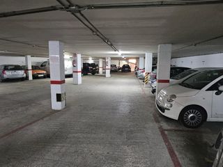 Motorradparkplatz in Carrer de Loreto 5