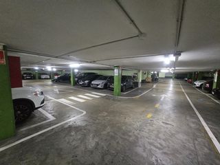 Motorradparkplatz in Carrer de Giralt i Serrà 18