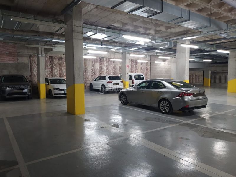 Foto e23d33db-5d0c-4587-95a2-f9ee98fc46c9. Miete motorradparkplatz in calle de la salud 2 in Madrid