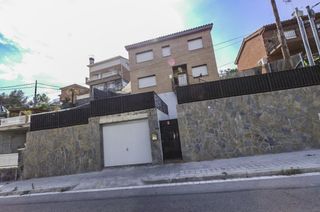 Haus  Avinguda de can mir. Casa en avenida can mir