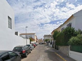 House in Brenes. Casa en c. málaga, brenes, sevilla