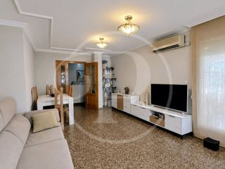 Flat in El Mercado. Exclusiva vivienda de 115 m con gran patio privado en manises