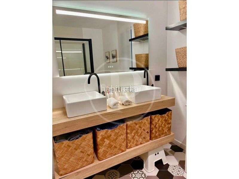 Foto bbe89fdb-a675-4dad-bfa4-9a6c0e3b67c6. Casa amb aparcament a Aldaia