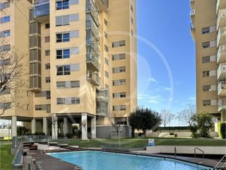 Appartamento in Nou Campanar. Vivienda con terraza en residencial con piscina