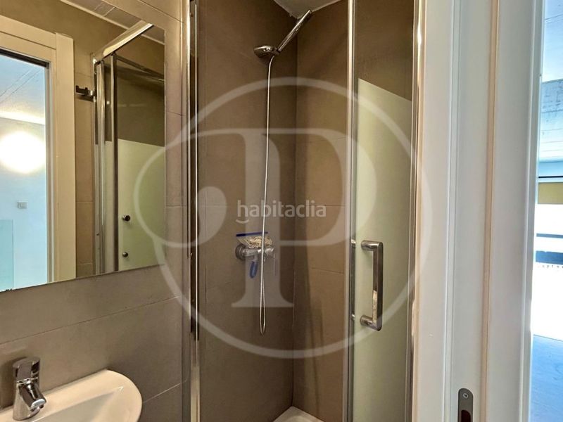 Foto a8a45917-e13a-460a-b166-7ce4ecbbfa54. Estudi amb piscina a Barrio de la Luz Xirivella