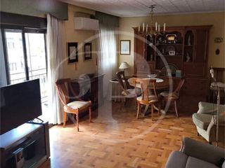 Apartament a Mont Olivet. Amplia vivienda exterior con balcón y garaje opcional