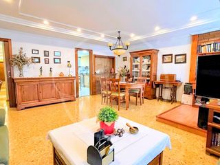 Pis  Calle poeta zorrilla. Amplia vivienda con ascensor y trastero en paterna