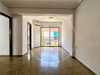 Flat  Calle maestra ines mir. Vivienda exterior con ascensor y balcón en burjassot