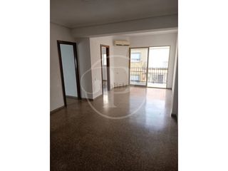 Pis  Calle maestra ines mir. Vivienda exterior con ascensor y balcón en burjassot