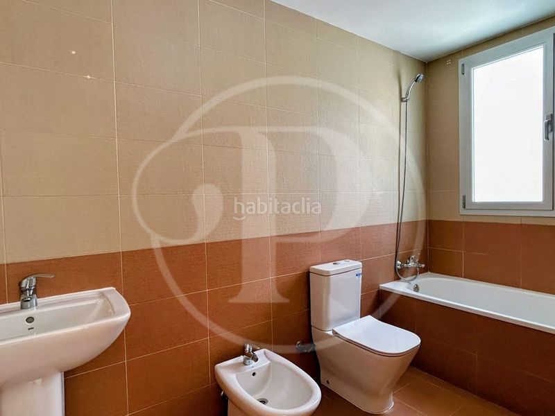 Foto 4af5b0fb-92e7-4860-aeda-d577940ebfa4. Pis amb calefacció aparcament a Monserrat