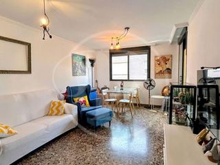 Apartament a Silla. Vivienda luminosa con garaje junto al polideportivo de silla