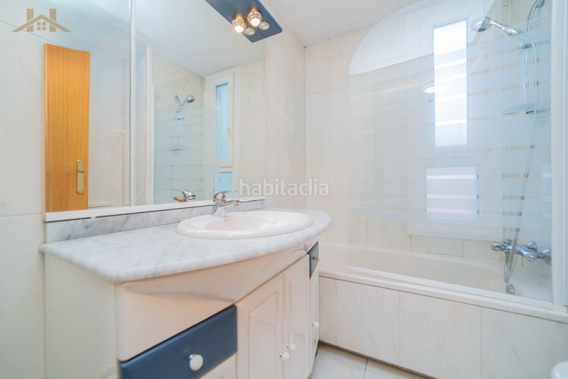 Foto 0b4eb734-0e23-4e54-ae5e-5020ff371f45. Pis amb xemeneia calefacció piscina a Valderas-Los Castillos Alcorcón