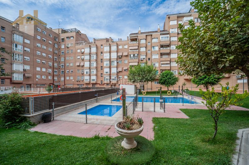 Foto 04d6e576-54c7-49c2-907e-91533da5ccd0. Flat with heating pool in Prado de Santo Domingo Alcorcón