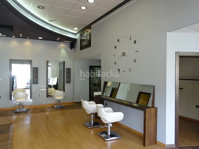 Foto c3c0827c-b2aa-470c-8d1d-549a330f355d. Local comercial a Centro ciudad Fuengirola
