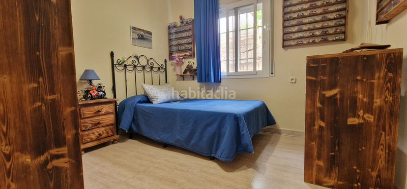 Foto 4a40f3e5-5959-4174-8f0f-8a0375d2d4b3. Masia amb xemeneia aparcament a Coín