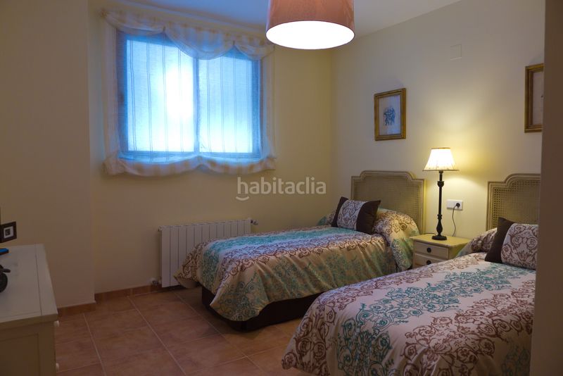 Foto b94b4520-94d2-41c8-82d5-1188dc899d39. Casa aparellada amb aparcament piscina a Coín