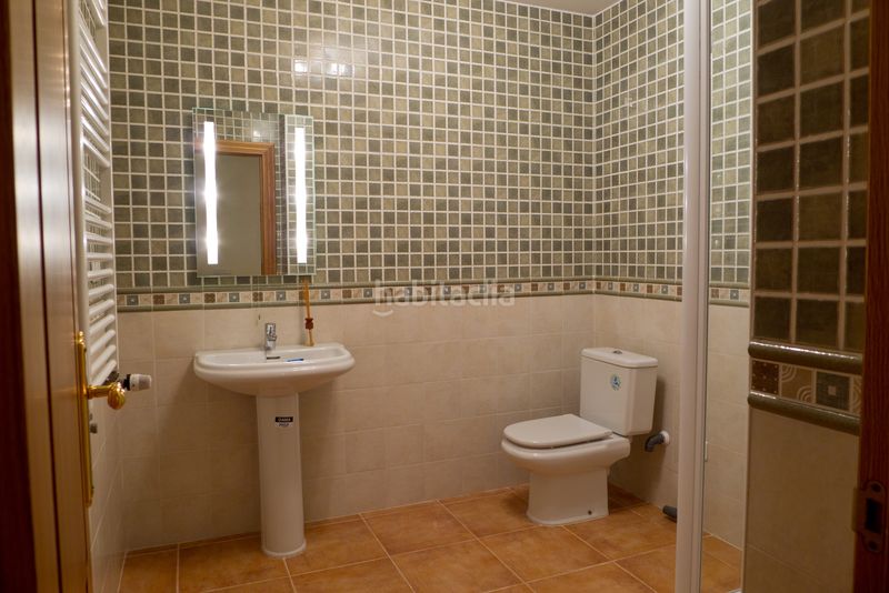 Foto d6e9a260-51af-42e6-85c1-db8b8f6322bb. Casa aparellada amb aparcament piscina a Coín