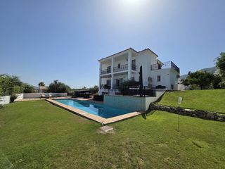 Xalet a Centro. Detached villa for sale in alhaurín el grande