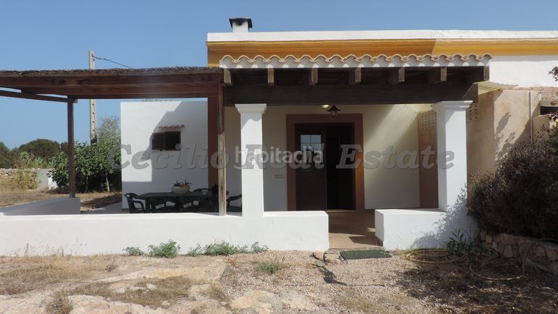 Foto 26d07424-8101-4dcc-aafb-05ff3ba3ce34. Casa adossada amb xemeneia calefacció aparcament a Formentera