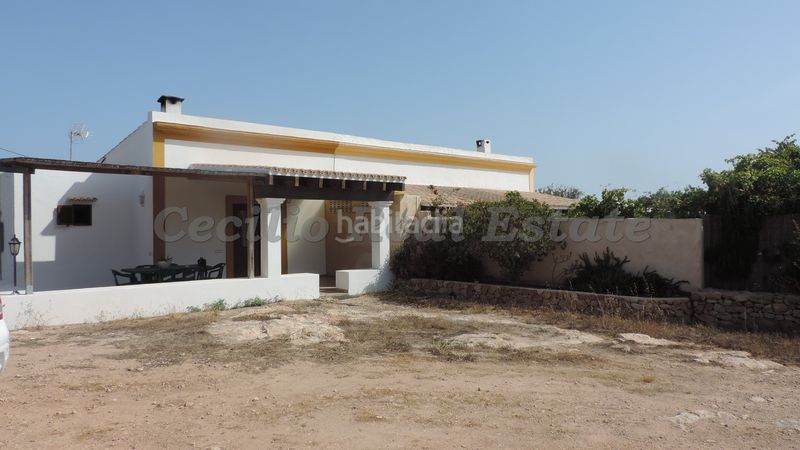 Foto 6cdbc750-72bc-457d-af8b-4fd06c7a0cd6. Casa adossada amb xemeneia calefacció aparcament a Formentera