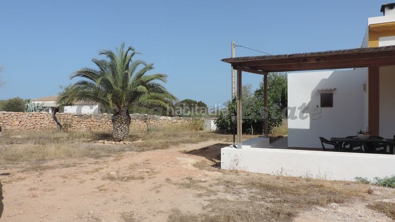 Foto 9cda8398-4c26-4590-85d7-4ce8254438bb. Casa adossada amb xemeneia calefacció aparcament a Formentera
