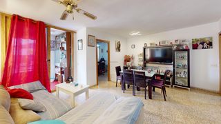 Pis a Carrer de music vicent mayans mari 62. Pisde 4 dormitorio, ideal familias!