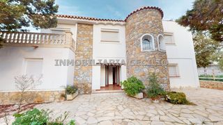 Xalet a Carrer de biscaia 4. Maravillosa casa en zona tranquila!