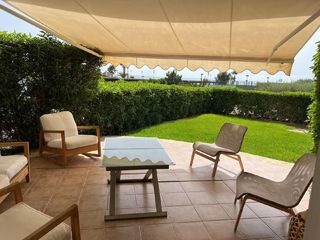 Pis  Calle delfín, 2. Primera línea y 4 dormitorios bajo de 150m2 con doble jardín en