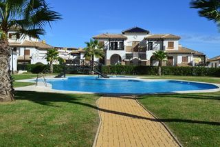 Rez-de-chaussée  Avenida del tomillo. Bajo en resort 5 estrellas 2 hab., jardín y piscina climatizada